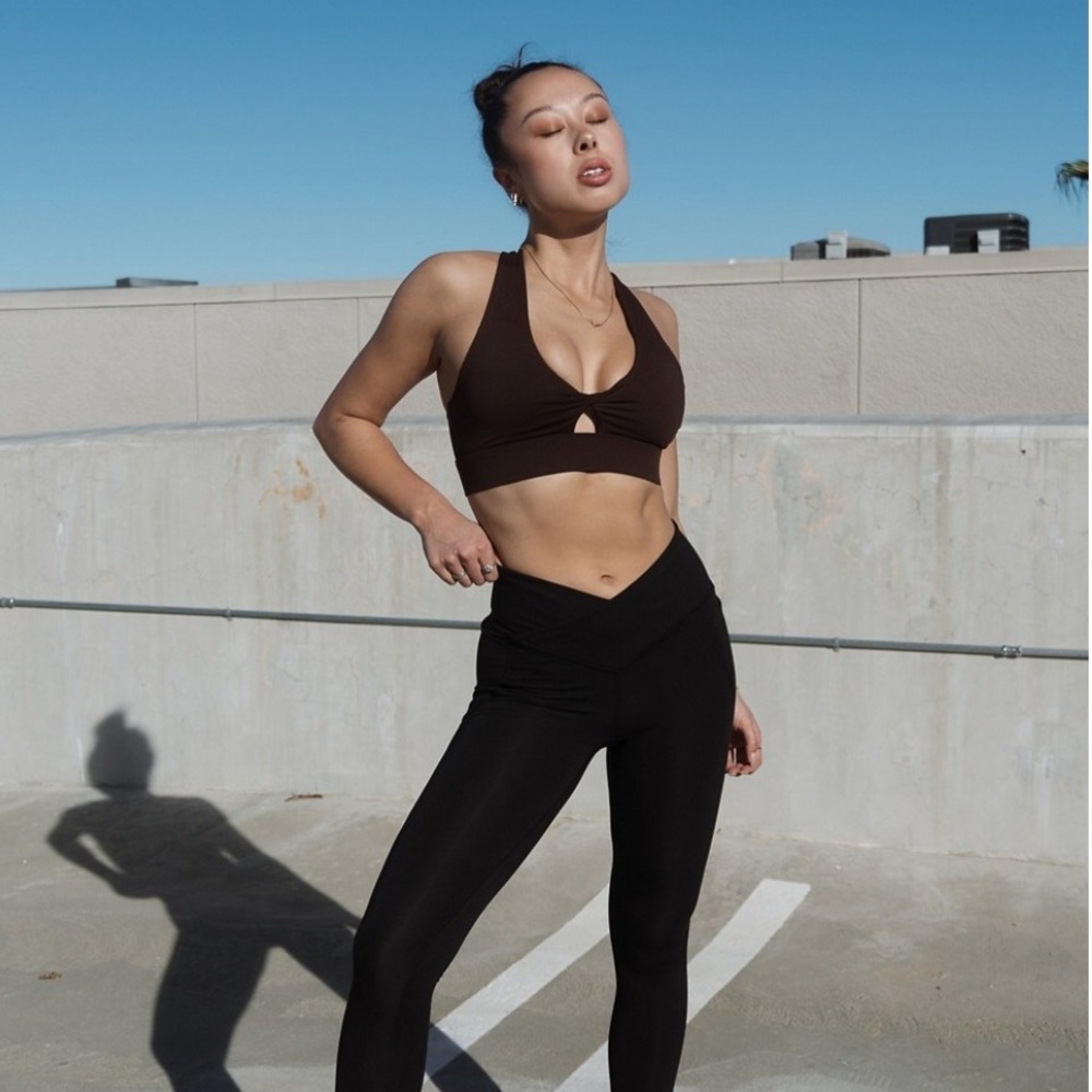 Fabletics Oasis Twist Sports Bra